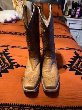 Circle G Tan Leather Cowboy Boots with Branded Insole